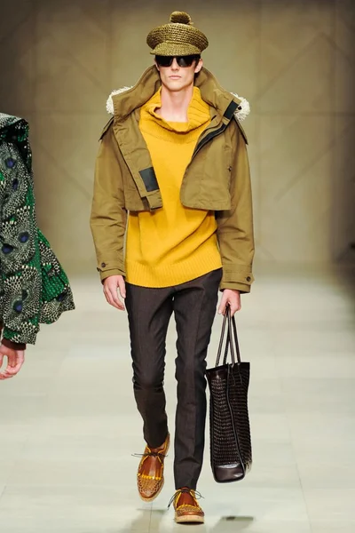 Look 3